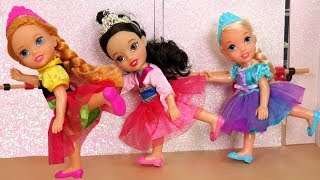 BALLERINA  Elsa amp Anna toddlers  Ballet Classes  Dance lessons [upl. by Nnadroj]