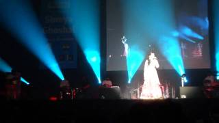 Shreya Ghoshal singing Pal Pal on Wembley London 30th April 2011 [upl. by Barnaby]