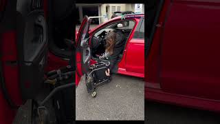 Kurzerhand aus dem Rollstuhl ins Auto eingestiegen wheelchair straightouttacarstens [upl. by Diane-Marie]