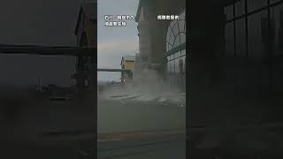 【地震の瞬間】揺れる車…崩れ落ちる看板…逃げる人々 ショッピングセンターの様子 能登半島地震 shorts 地震 瞬間映像 [upl. by Yclek]