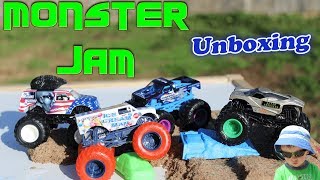 Monster Truck Monday 19 Hot Wheels Monster Jam Trucks MOHAWK WARRIOR ICE CREAM MAN ALIEN INVASION [upl. by Gonroff]