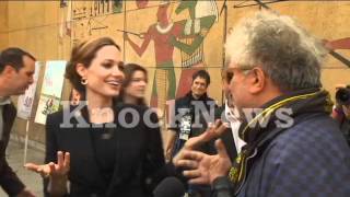 HISTORIC MOMENT Angelina Jolie asks Almodovar a Job  Angelina le pide trabajo a Almodovar [upl. by Chadburn]