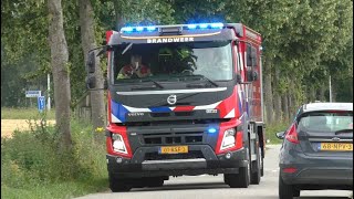 Grote brand verschillende brandweervoertuigen met spoed naar een woning brand in Didam [upl. by Eaj]