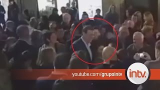 JOVEN DA PUÑETAZO A RAJOY EN PONTEVEDRA VIDEO [upl. by Sybil]