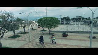 Video oficial de La Bicicleta Shakira y Carlos Vives [upl. by Enylhsa808]