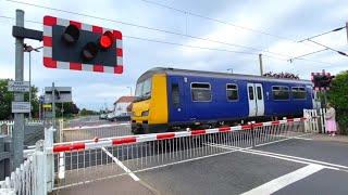 FrintononSea Level Crossing Essex [upl. by Wichern]