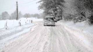 Lintérêt demmener madame en voiture sur la neige [upl. by Ornstead385]