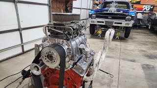 Easiest way to start a sbcbbc on an engine stand junkyard 350 with a 671 blower [upl. by Dorene]