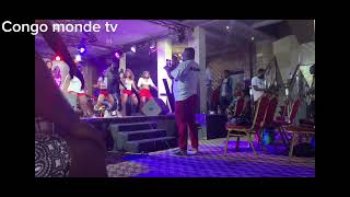 Kofi olomide en mode repetition est les quartier latin [upl. by Rolfston]