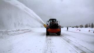 Øveraasen UTV 600 kaster snø 35 meter [upl. by Rutherfurd]