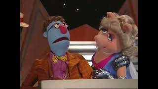 Muppets Tonight  102 Garth Brooks  Pigs in Space Deep Dish Nine Invaded by Bubbles 1996 [upl. by Airemahs]