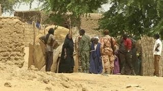 Larmée malienne traque les terroristes sur lîle de Kadji  0403 [upl. by Tepper569]