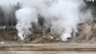 Fumaroles Yellowstone [upl. by Waldemar]