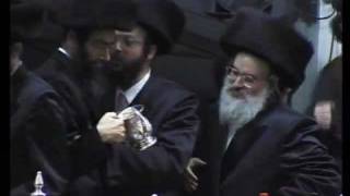 Simchas beis viznitz  Rabbi menachem mendels entry נישואין ויזניץ [upl. by Melisande]