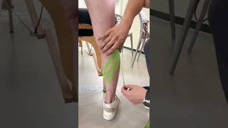 Use kinesiology tape to treat calf muscle soreness caused by excessive running relieve swelling [upl. by Jauch487]