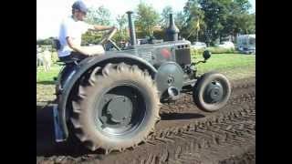 Lanz Bulldog in ActionNeuschoo18Aug 2012OldtimerPullingTraktor [upl. by Ordep206]