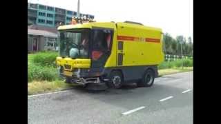 Balayeuse Ravo 5 Series  Street Sweeper Kehrmaschine Veegmachine Sopmaskin Balai de Rue [upl. by Yeslehc]