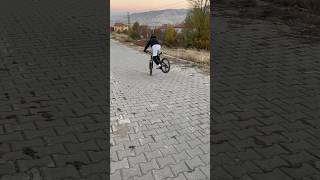 Beradan stoppie denemeleri😉bike mtb stoppie tekteker bisiklet freeride cycling biker bmx [upl. by Carie70]