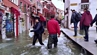 From Railway Station to Rialto Bridge  Venice  High Water  150 cm [upl. by Karlik535]