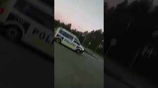 Vapautetaan rosvo poliisiautosta [upl. by Zenda]