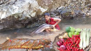 Amazing catch a big catfish for food of survival  Big fish grilled spicy chili for dinner [upl. by Nilram]