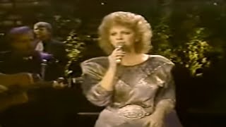 Reba McEntire — quotHow Bluequot — Live [upl. by Uranie603]