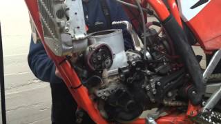 Howto do a KTM 250300 Top End Rebuild [upl. by Doyle]