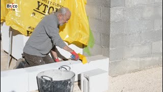 Fermer un espace couvert avec des blocs de béton cellulaire  Tuto bricolage avec Robert [upl. by Mcclary]