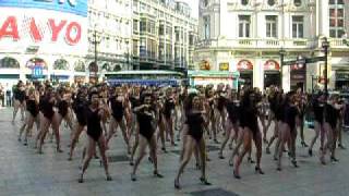 Beyonce 100 Single Ladies FlashDance Piccadilly Circus London for Trident Unwrapped [upl. by Abrahamsen675]