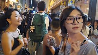 2024年10月31日 香港行街81 中環蘭桂坊 萬聖節 晚上十時 人流眾多 要實施道路管制 熱鬧境况 活像90年代 心情有些激動 滿街都是年輕人 及外國人 [upl. by Anotyal336]