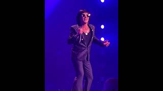 Silk Sonic  Leave the Door Open  Live at Park MGM Las Vegas  May 29 2022 BRUNO WITH A WIG [upl. by Lede]