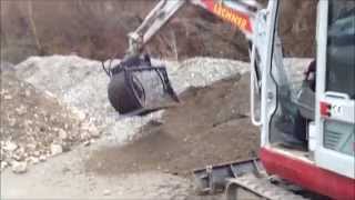 Minibagger Sieblöffel mit Takeuchi TB016 TB219  Schotter screening bucket [upl. by Haimes]