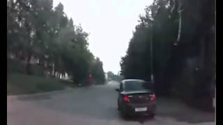 Hilarious car horn causes car crash [upl. by Lark]