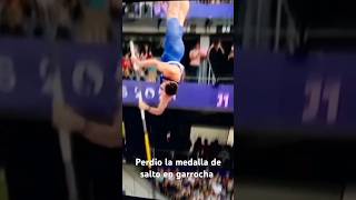 salto en garrocha pierde medalla París 2024 olimpiadas sad paris2024 [upl. by Htiaf]