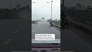 Se derrumba un puente cuando iban a atravesarlo y se salvan de milagro vietnam dashcam [upl. by Akeme683]