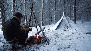 3 JOURS DE VIE EN FORÊT EN HIVER trek bushcraft tipi poêle à bois tartiflette [upl. by Socram]