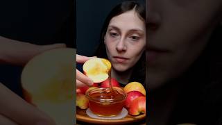 ASMR FRESH CUT APPLES HONEY DIPPED  EATING SOUNDS WITHOUT TALKING [upl. by Mollie]