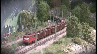 Fahrzeuge der Epoche V auf einer digitalen Modellbahn im Bau [upl. by Brace]