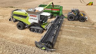 Weizenernte 2022 Getreideernte Mähdrescher CLAAS Lexion Traktor Fendt Lohnunternehmen Landwirtschaft [upl. by Amarillas]