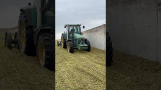 John Deere 8200  30 000mth NESMRTEĽNÝ STROJ  tlačenie kukuričmej siláže [upl. by Ytak]