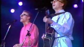 Proclaimers  Sunshine on Leith  semi live on Rockopop Spain 1989 [upl. by Anaeel]