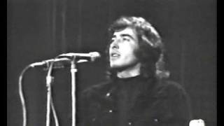 SERRAT  RECITANDO UN POEMA DE WALT WHITMAN [upl. by Akinirt8]