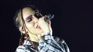 FKA Twigs  Cellophane HD LIve at Koninklijk Theater Carré Amsterdam 3 December 2019 [upl. by Gloriane221]