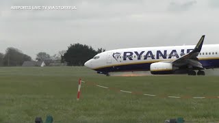 RyanAir plane loses front landing gear during emergency landing [upl. by Venetia]