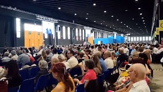 Catania in migliaia per il congresso annuale dei Testimoni di Geova e il battesimo [upl. by Doloritas]