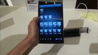 KDDI、AQUOS Pad SHT21 Hands on 7quot IGZO Tablet片手で操作 [upl. by Attwood176]