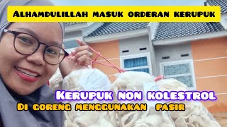 Jualan kerupuk goreng pasir keliling kampung dailyvlog kerupukgorengpasir [upl. by Mccullough]