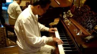 HOANG NAM joue du piano quotQue reste t il de nos amours quot [upl. by Rabelais]