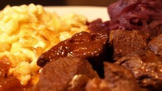 Gulasch aus Schweinefleisch und viel Zwiebeln mein super leckeres ZwiebelSchweinegulasch [upl. by Aria928]