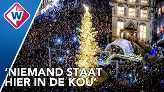 Kerstboom ontstoken tijdens Gouda bij Kaarslicht [upl. by Hernando]